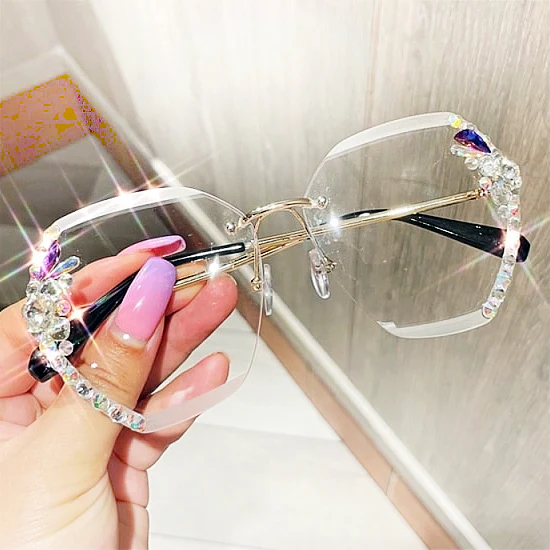 Stylish Embellished Sunglasses