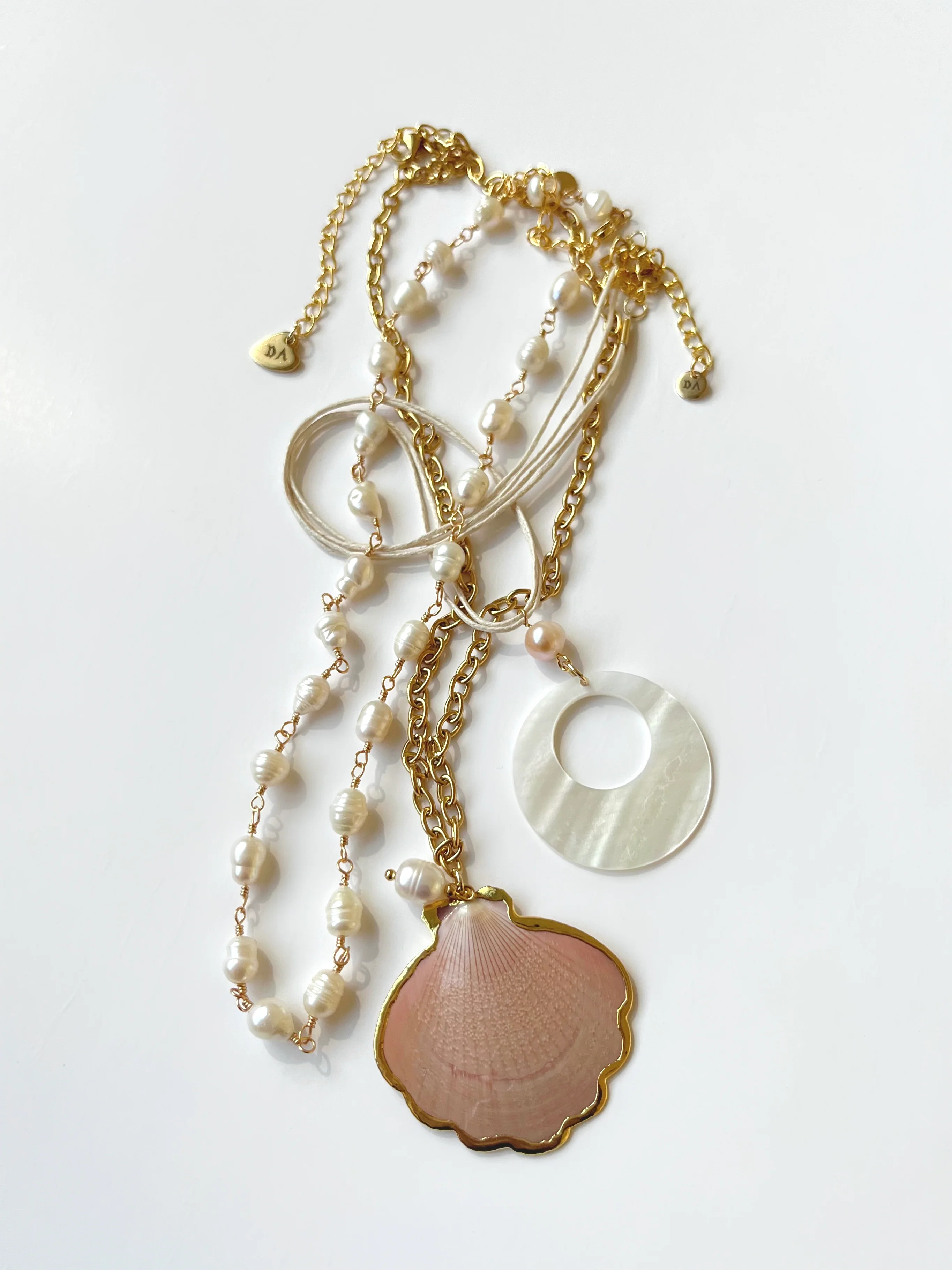 Elegant Simplicity: Faux Pearl Necklace