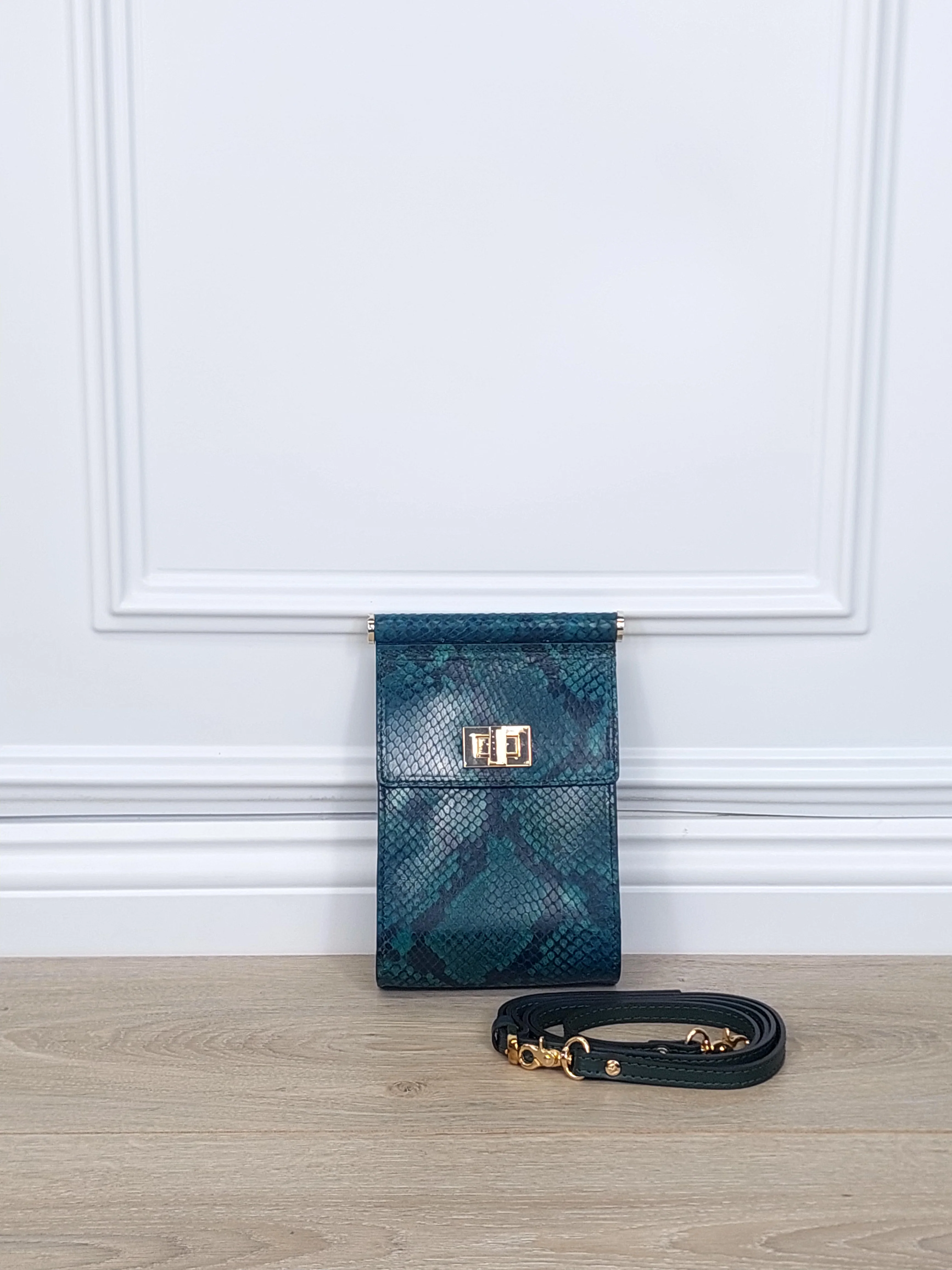 Elegant Green Snake Print Crossbody Bag