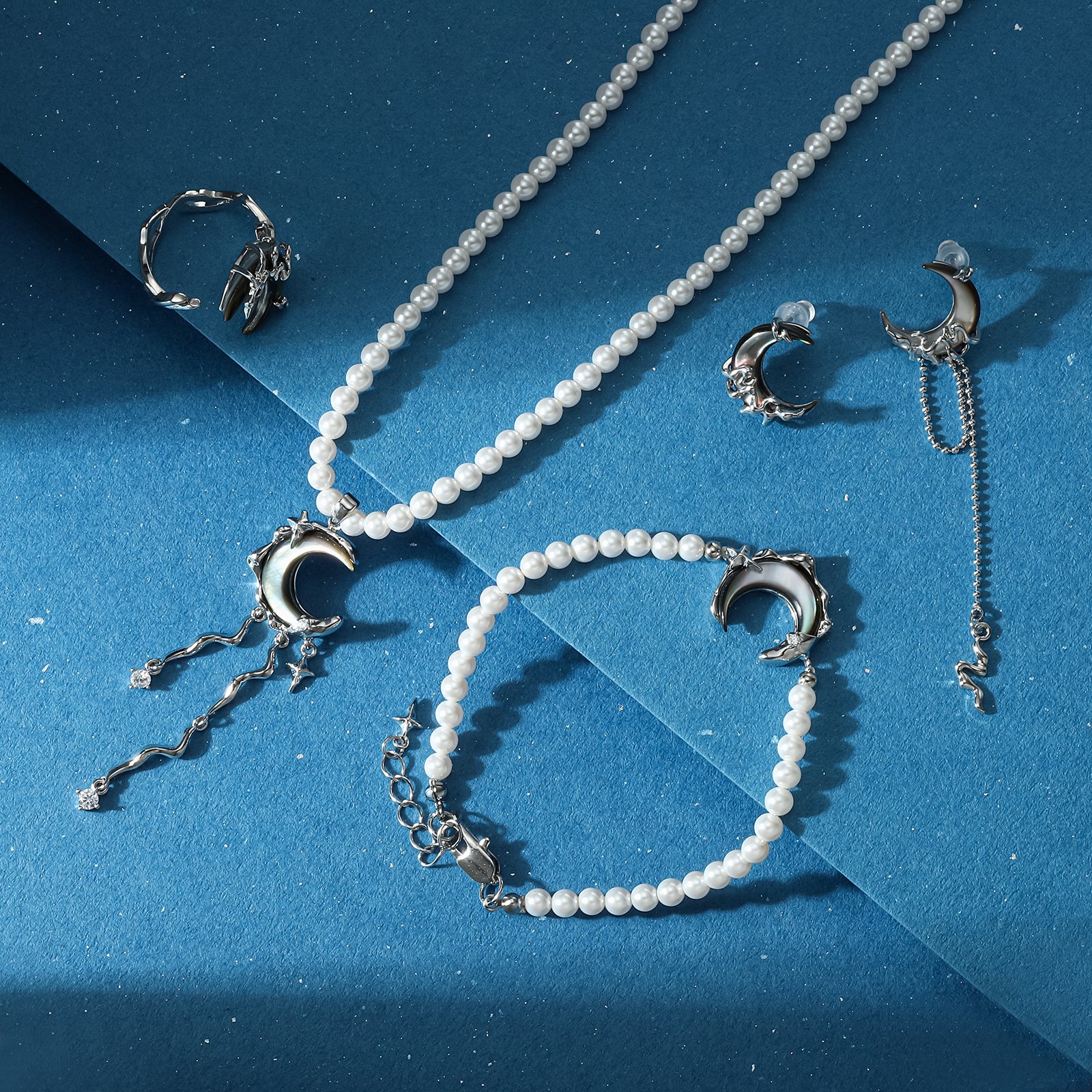 Stylish Crescent Moon Ring